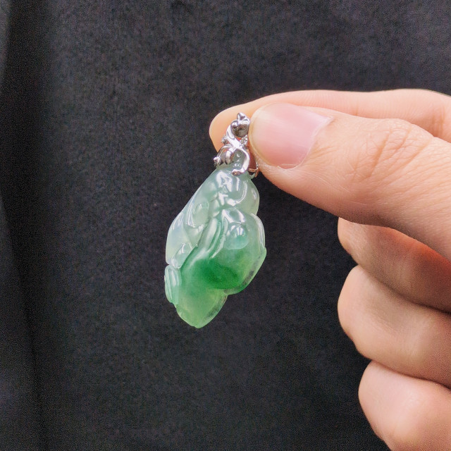 18K真鑽翡翠花開如意墜飾