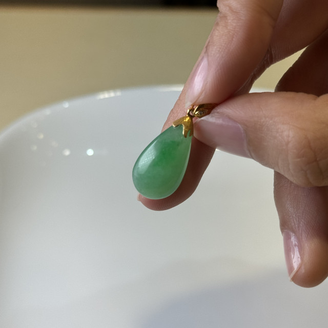 翡翠水滴墜飾