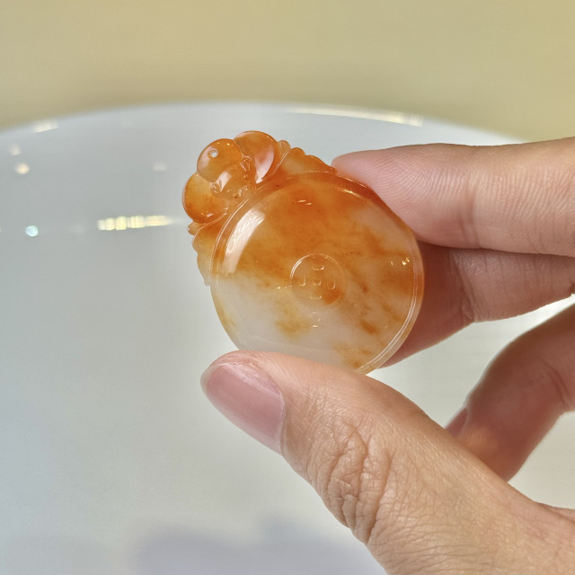 紅翡蝙蝠平安扣墜飾