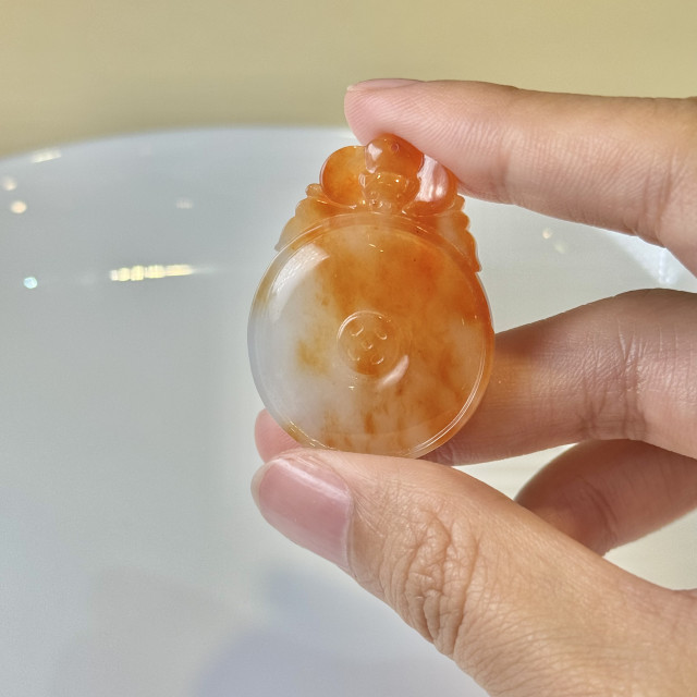 紅翡蝙蝠平安扣墜飾