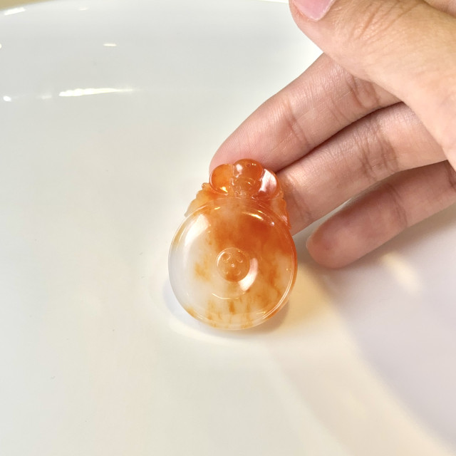 紅翡蝙蝠平安扣墜飾