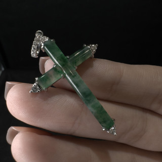 18K真鑽翠綠十字架墜飾