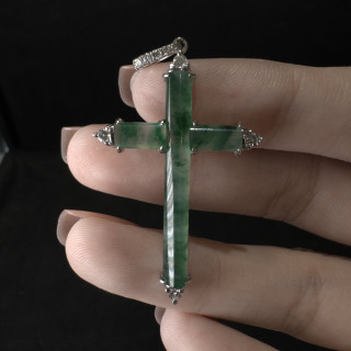 18K真鑽翠綠十字架墜飾