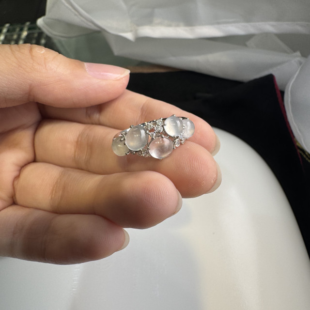 白翡蛋戒指