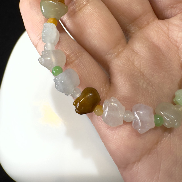 翡翠小豬造型手串