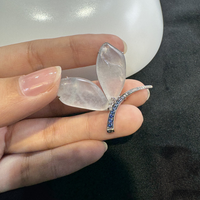 18K白翡藍寶蝴蝶別針