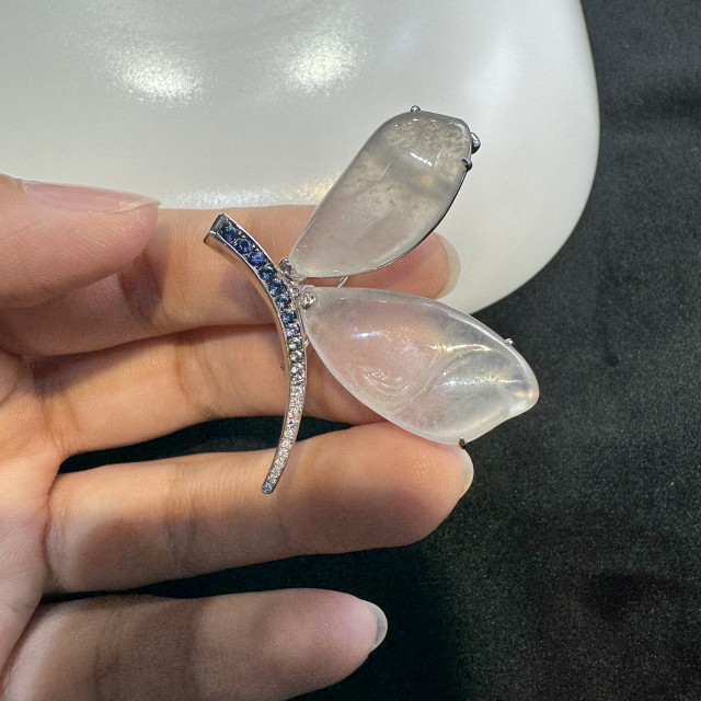 18K白翡藍寶蝴蝶別針