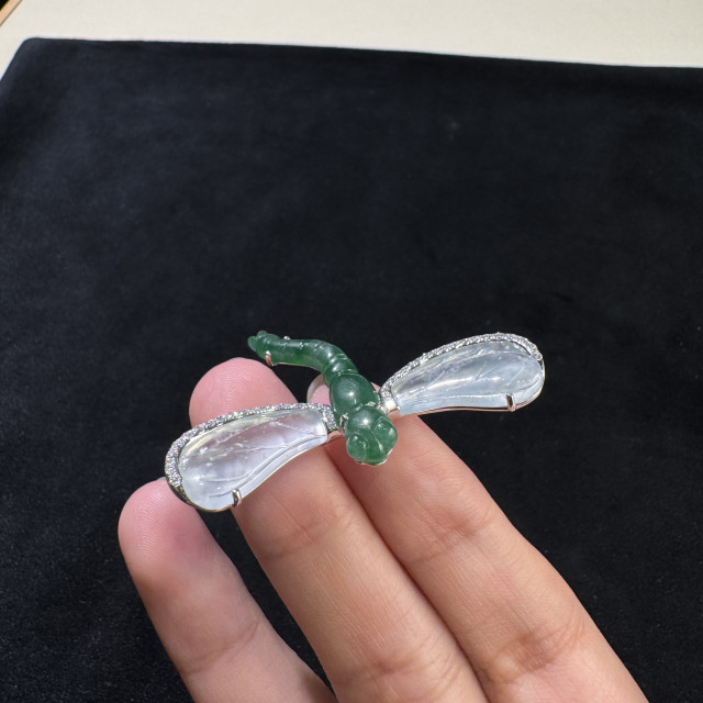 18K翡翠蜻蜓胸針