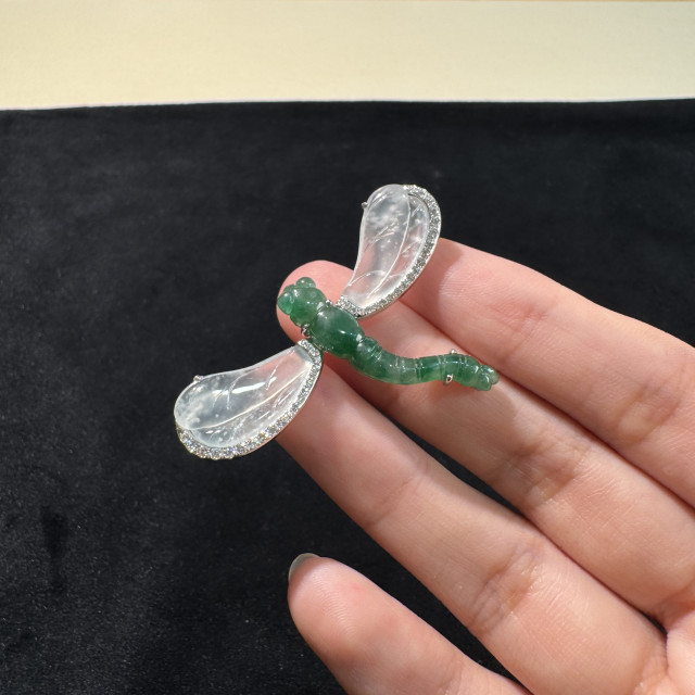 18K翡翠蜻蜓胸針