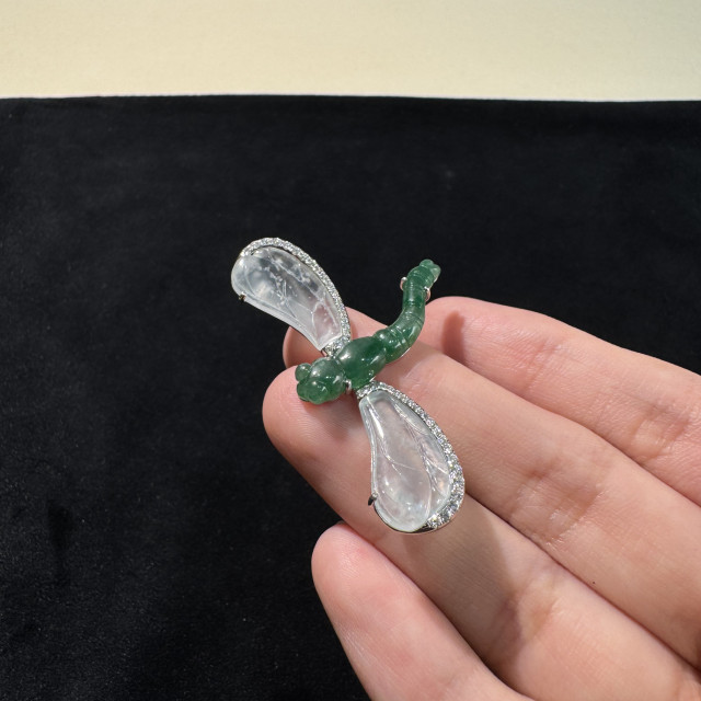 18K翡翠蜻蜓胸針