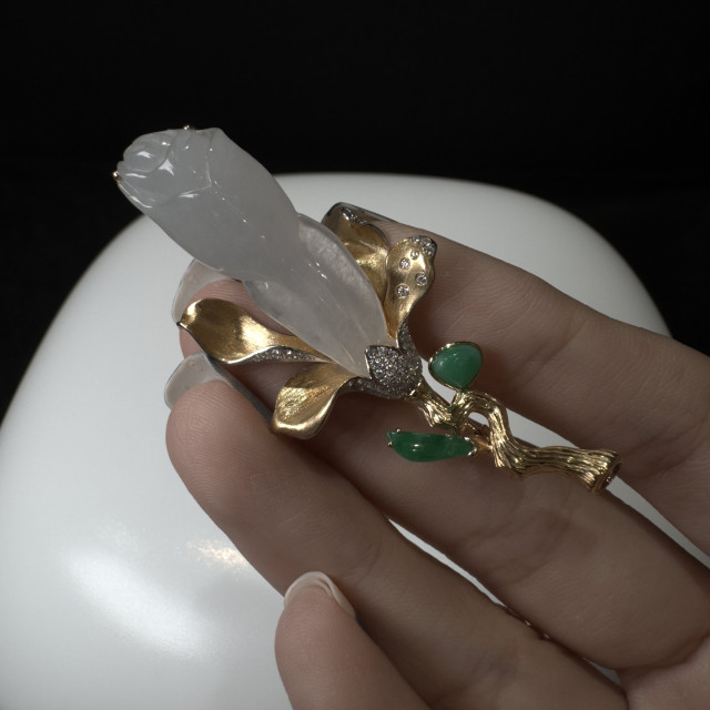 18K白翡玫瑰胸針